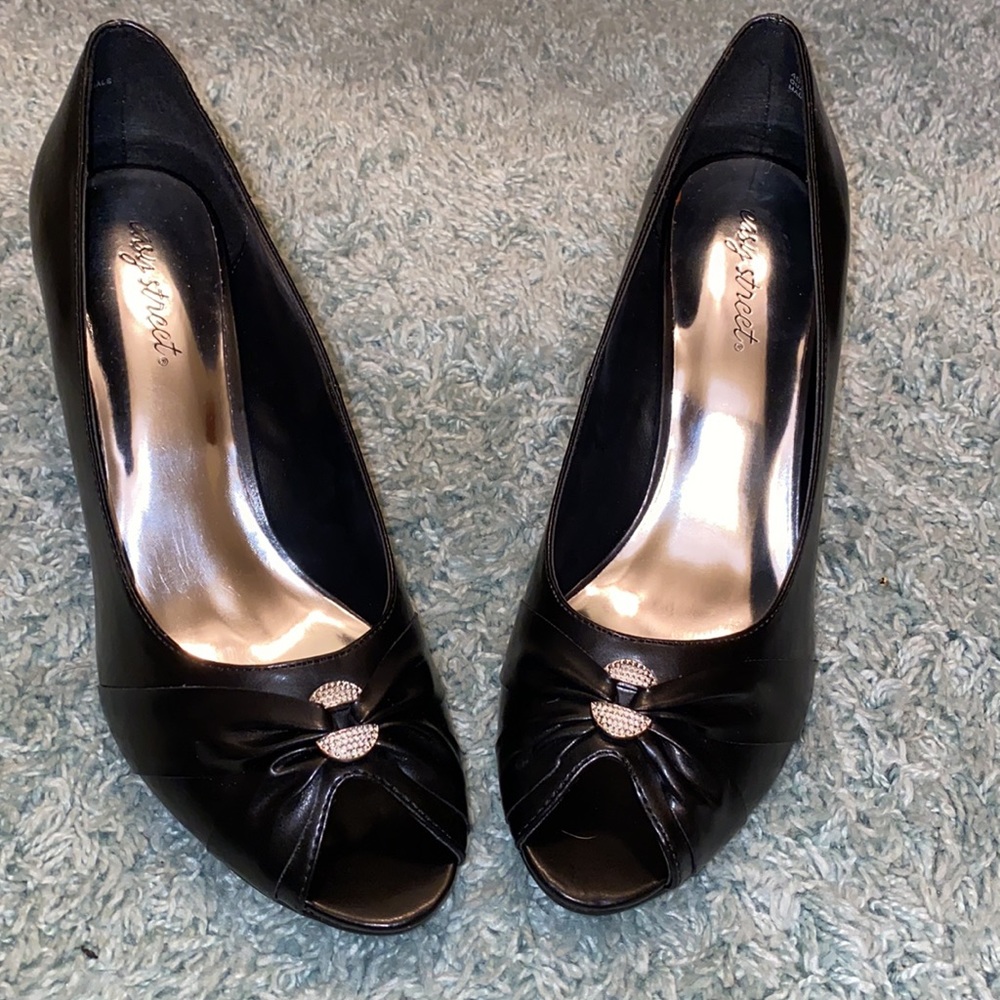 Black patent leather pumps with silver buckle